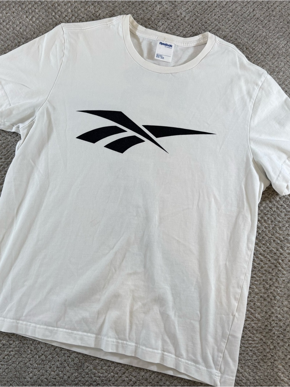 Reebok Classics Women’s L Thick Knit White Short Sleeve Tee Running Shirt